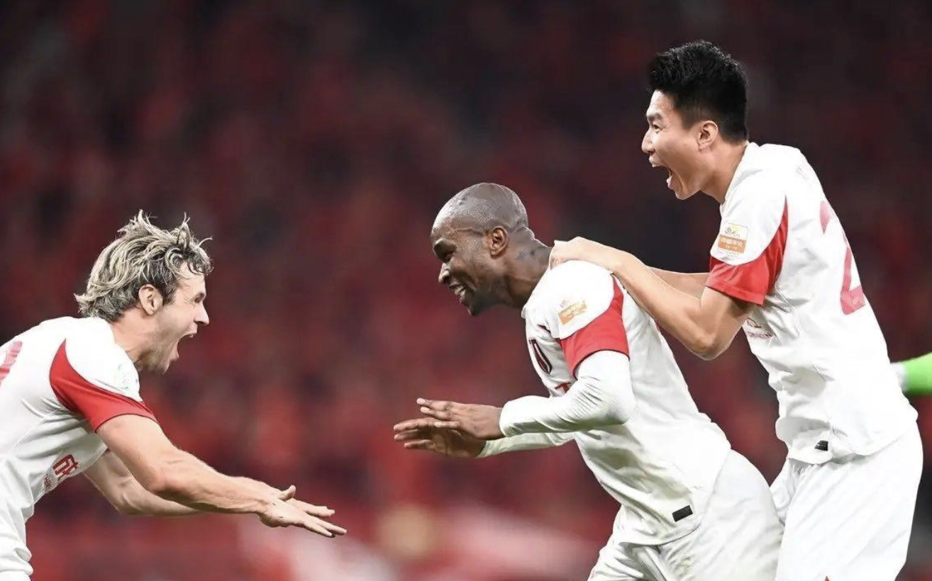 关于上港主场逆转，力压对手保持不败纪录的信息