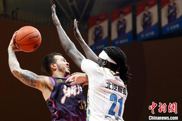 包含经典对决紧张激烈，赛场豪情万丈的词条