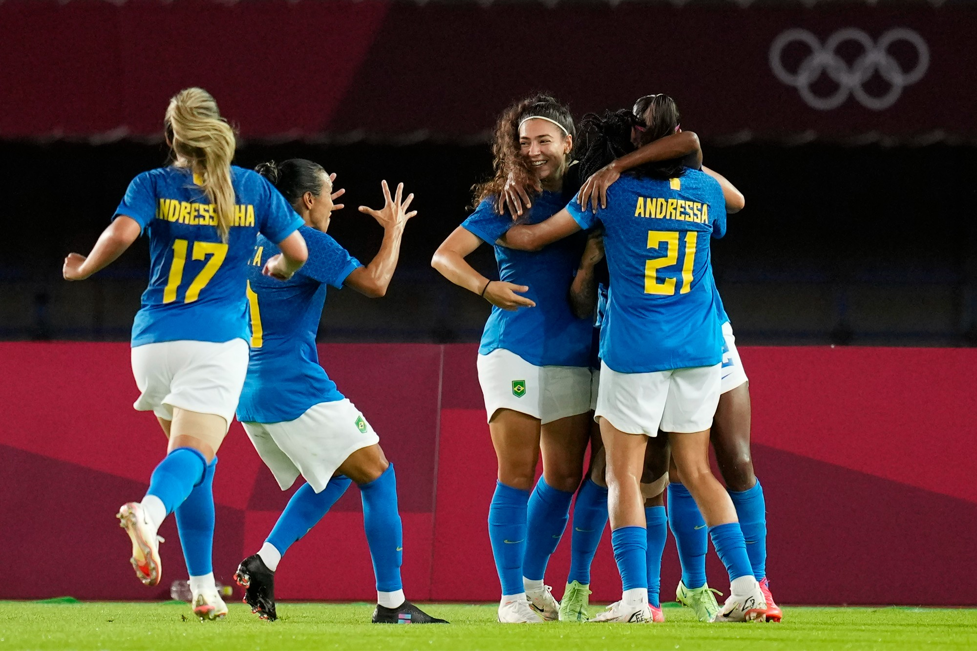 巴西女足摧毁南非对手,晋级十六强 巴西女足摧毁南非对手,晋级十六强