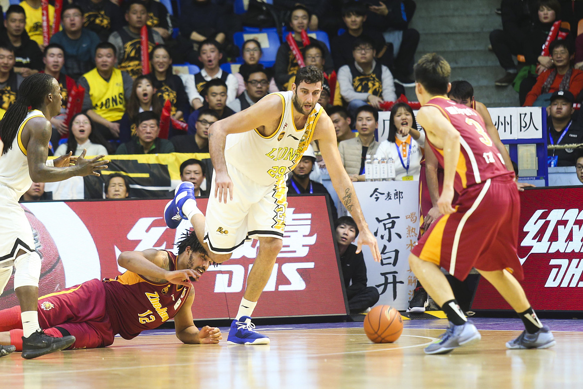 比赛精彩纷呈,球员技术表现升级的简单介绍 比赛精彩纷呈,球员技术表现升级的简单介绍