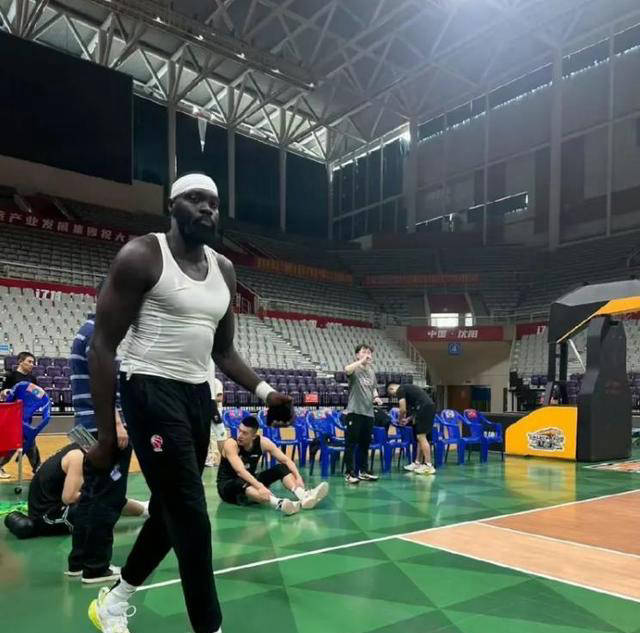 辽宁男篮表现强劲,助力晋级季后赛 辽宁男篮表现强劲,助力晋级季后赛