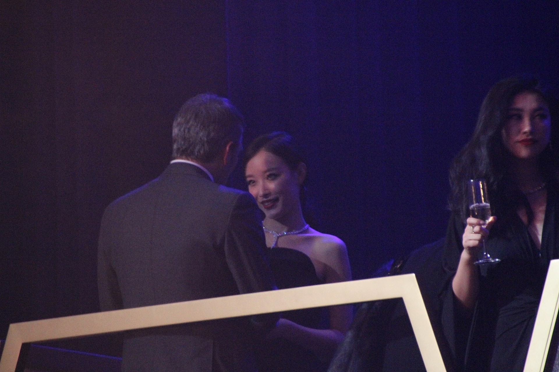 关于球场上发生的戏剧性瞬间让人震撼的信息