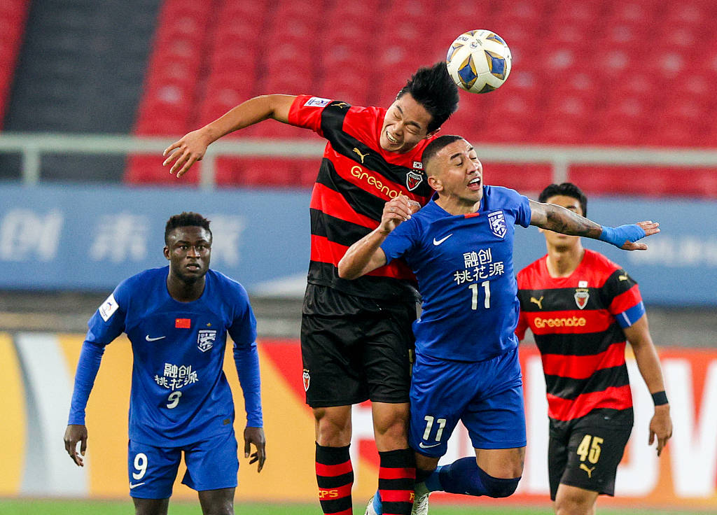 新晋球星赢得球迷喝彩,燃爆赛场! 新晋球星赢得球迷喝彩,燃爆赛场!