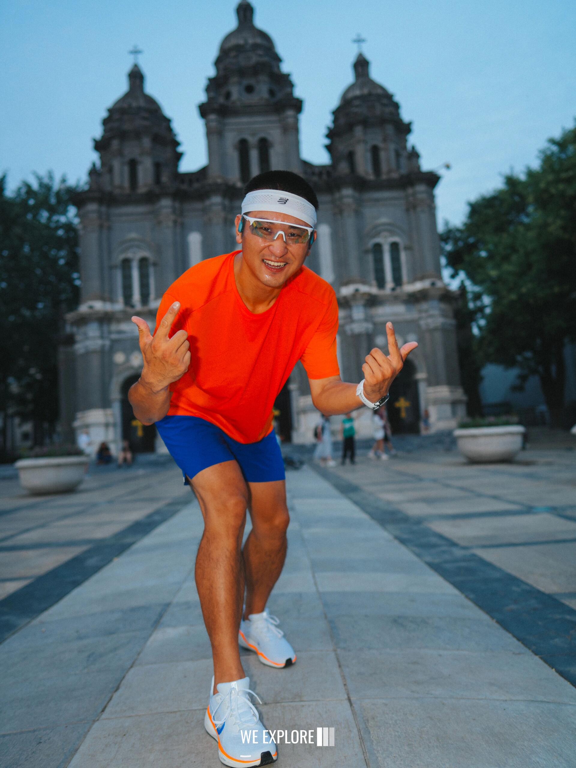 包含赛场上一位球员跑动速度惊人,获胜关键在于攻防转换的词条 包含赛场上一位球员跑动速度惊人,获胜关键在于攻防转换的词条