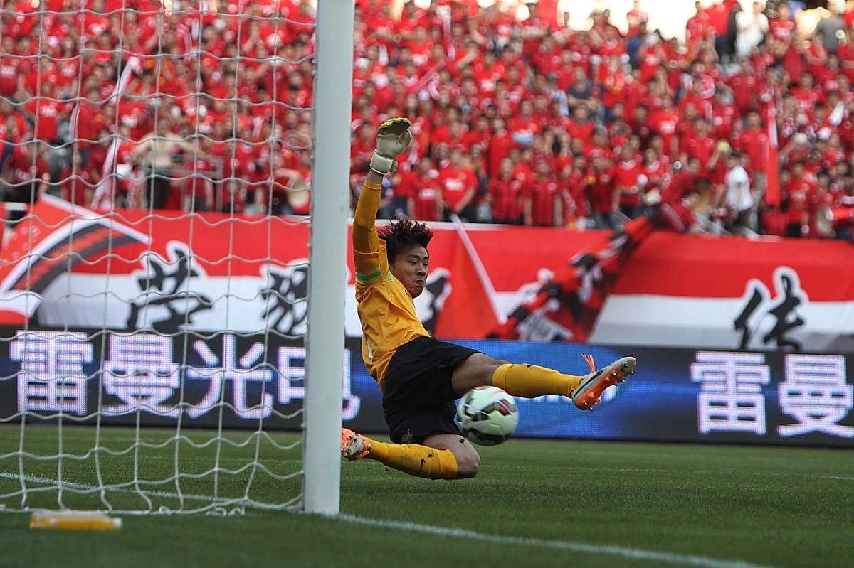 包含重庆力帆足球俱乐部球员面对强敌拼尽全力的词条 包含重庆力帆足球俱乐部球员面对强敌拼尽全力的词条