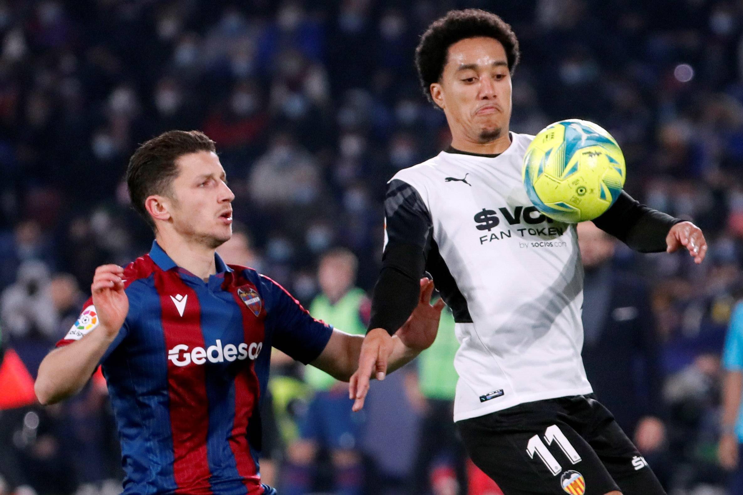 瓦伦西亚击败死敌莱万特：费尔南多传射赢球的简单介绍