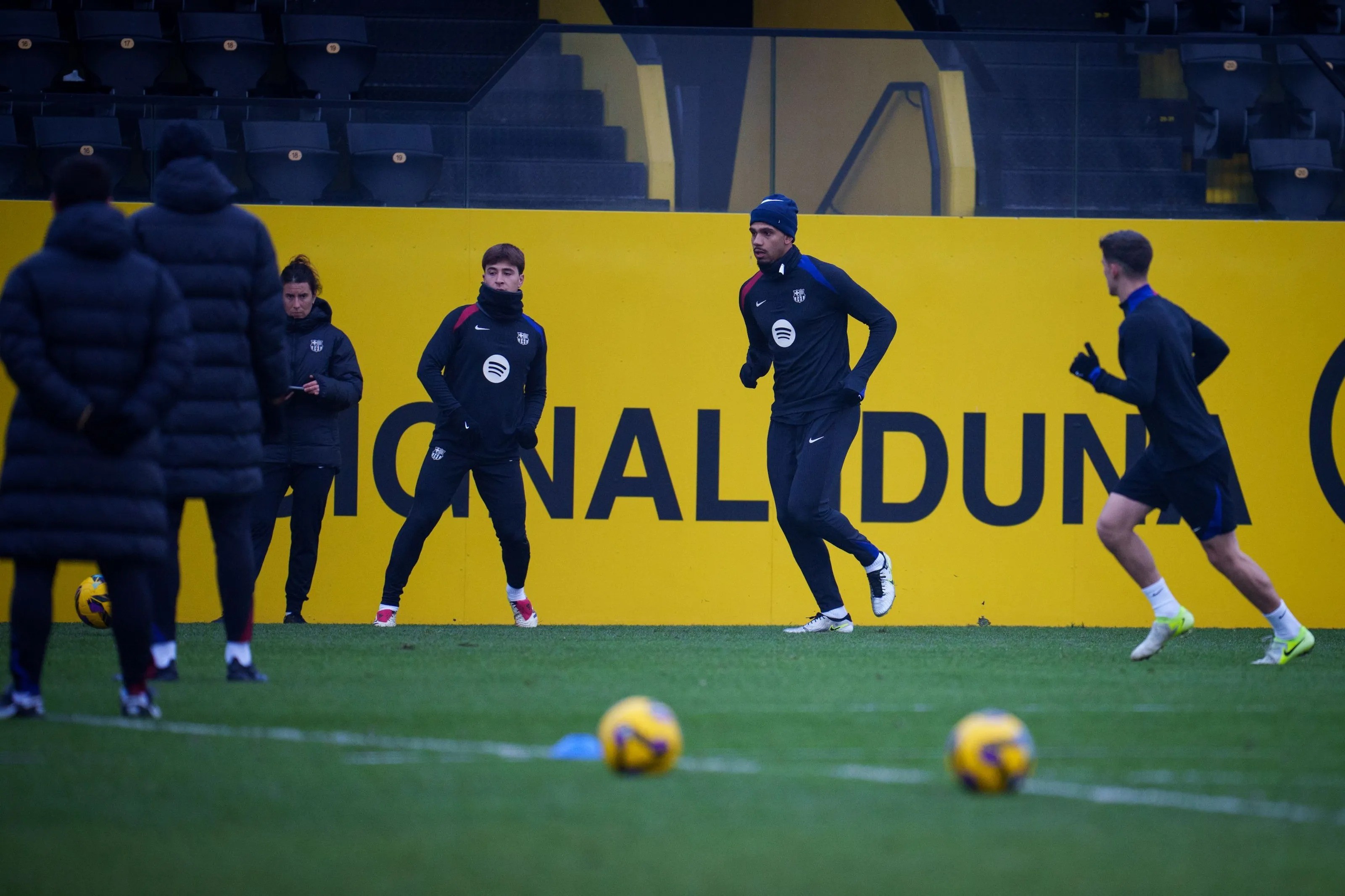 巴塞罗那客场扳平，小组晋级形势堪忧的简单介绍