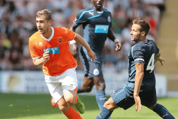 荷甲升班马获得连胜,晋级杯赛第三轮的简单介绍 荷甲升班马获得连胜,晋级杯赛第三轮的简单介绍