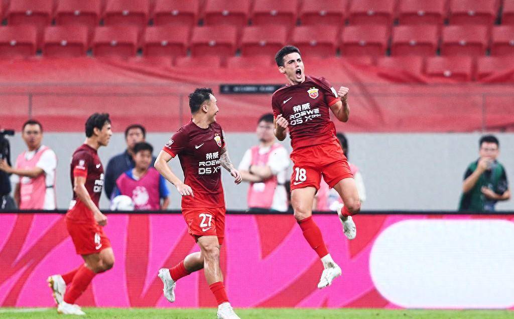 关于足协杯决赛首回合,球迷热情支持的信息 关于足协杯决赛首回合,球迷热情支持的信息