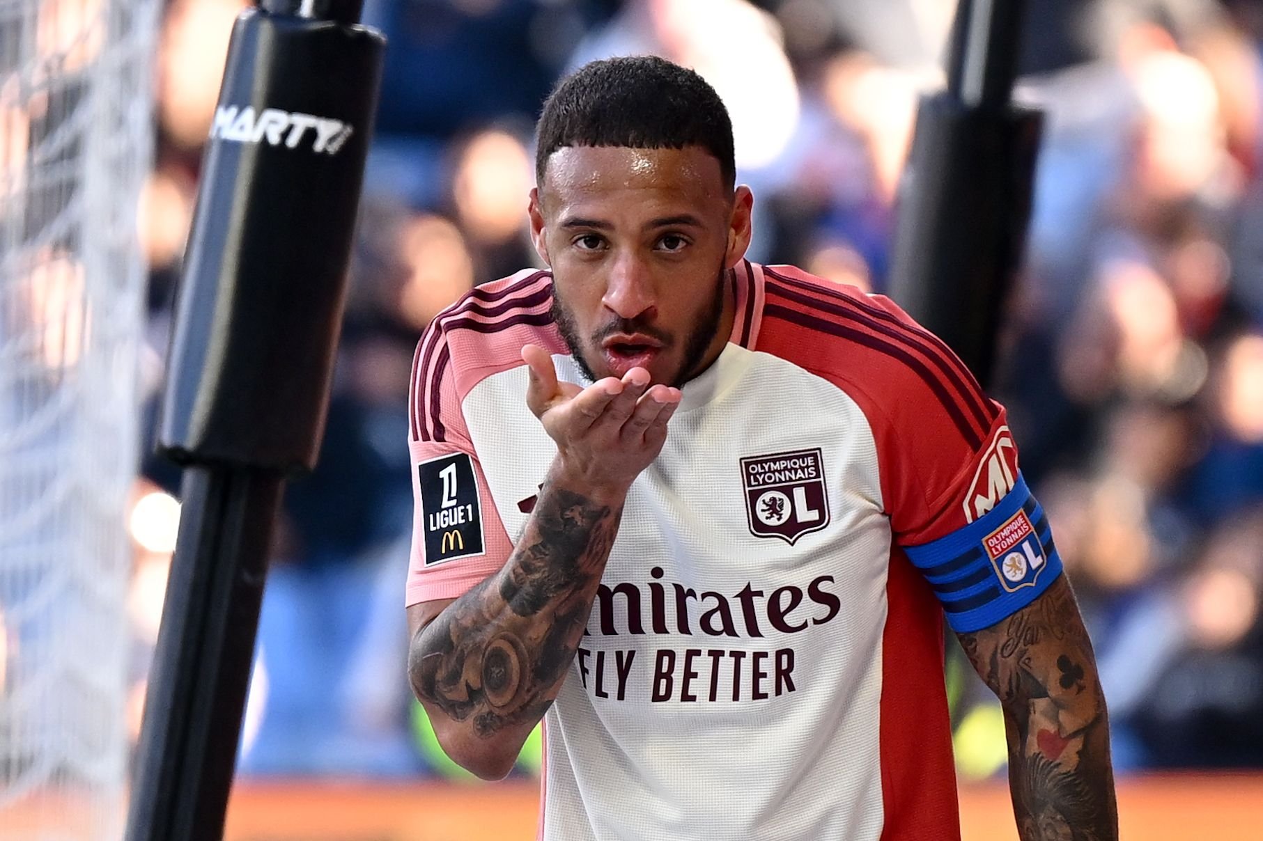 包含里昂队宣布续约主力球员合同,稳固核心阵容的词条 包含里昂队宣布续约主力球员合同,稳固核心阵容的词条