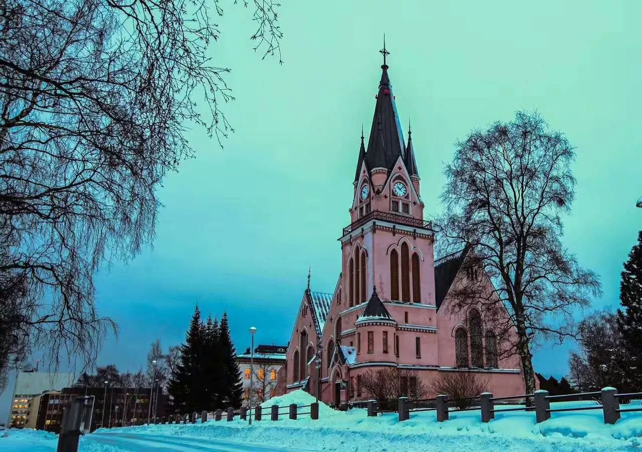 包含匈牙利险胜赫尔辛基，在埃克索特妮格尼好得球的词条