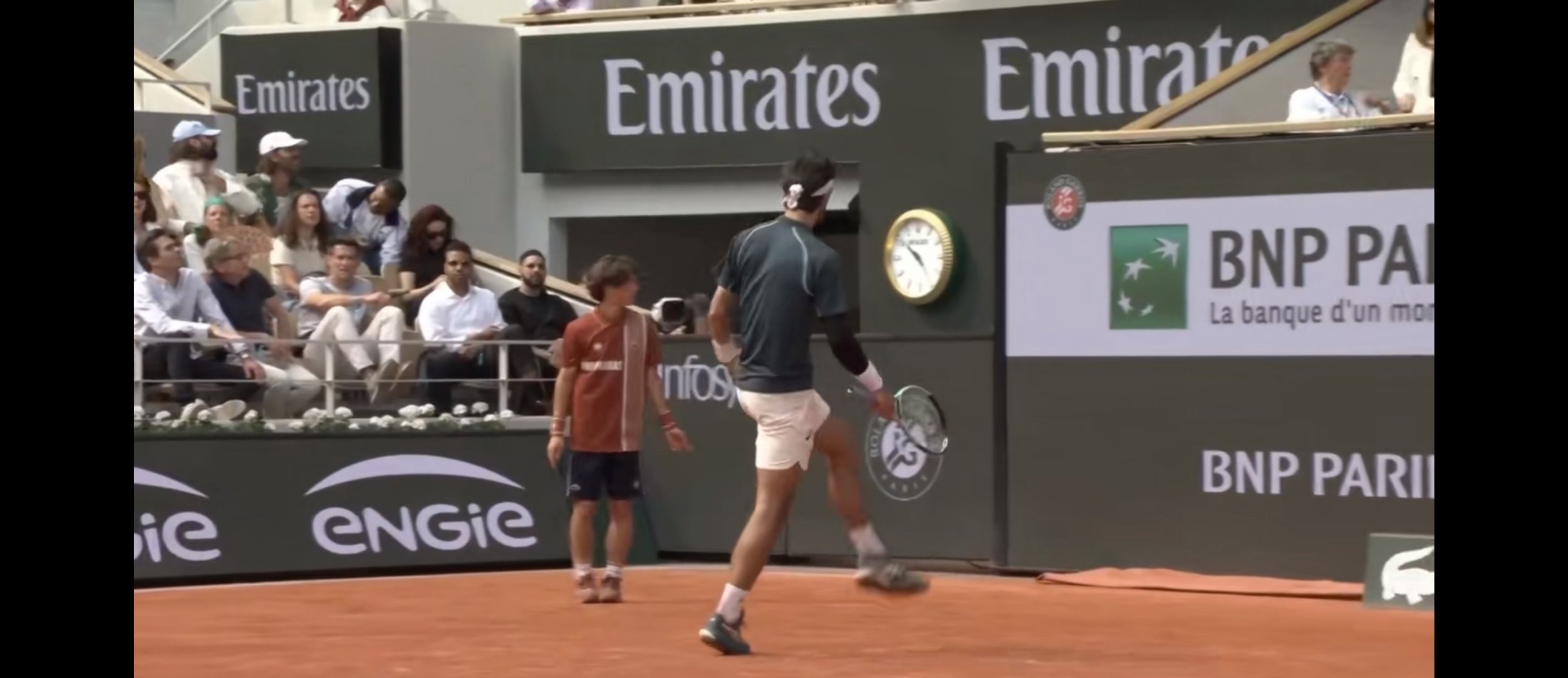 包含美国网球队碾压德国网球队，费德勒关键制胜的词条