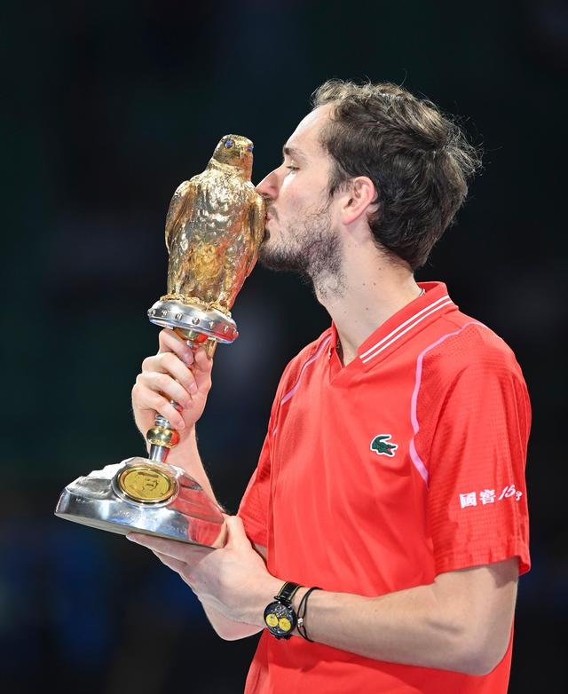 戴维斯杯鏖战法网，梅德韦杰夫扛起全队