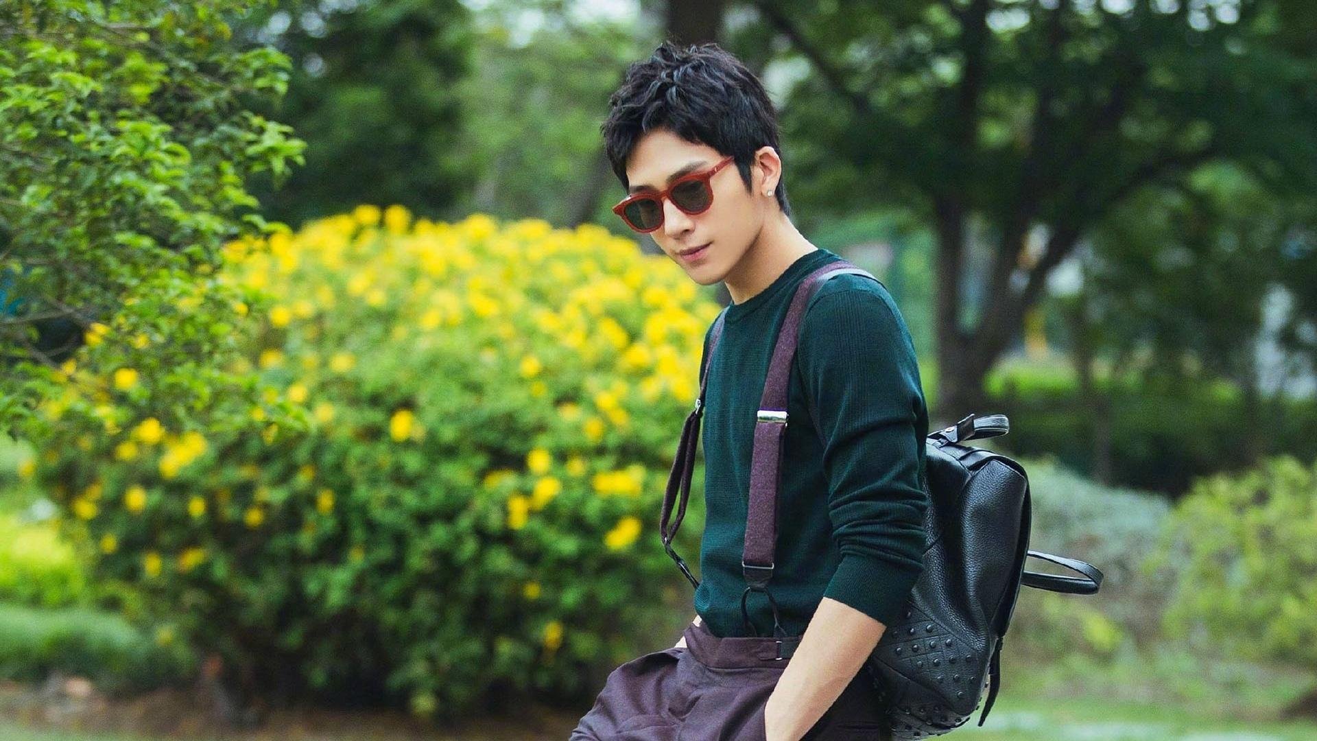 今夜，两个时空的弧光同时划过